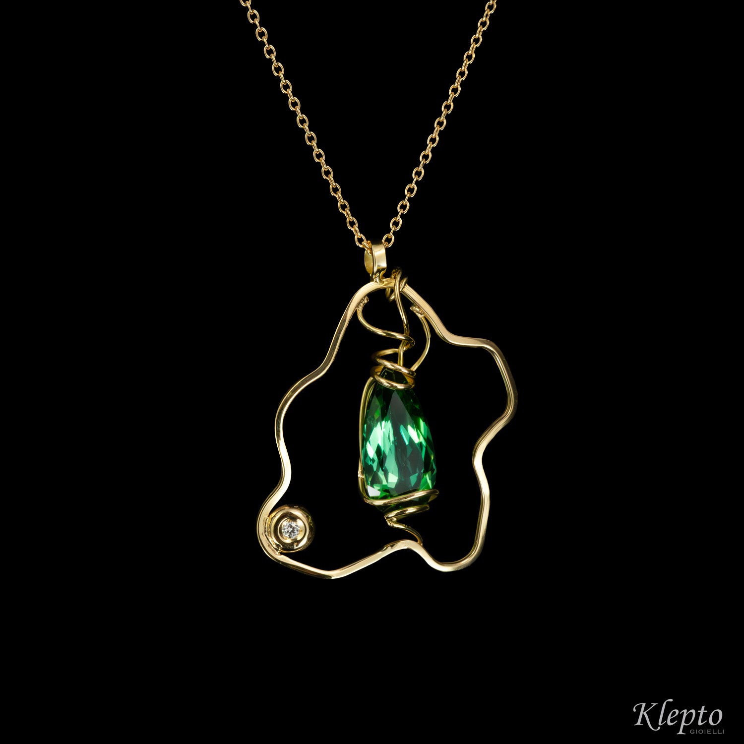 Yellow gold pendant with green tourmaline and diamond