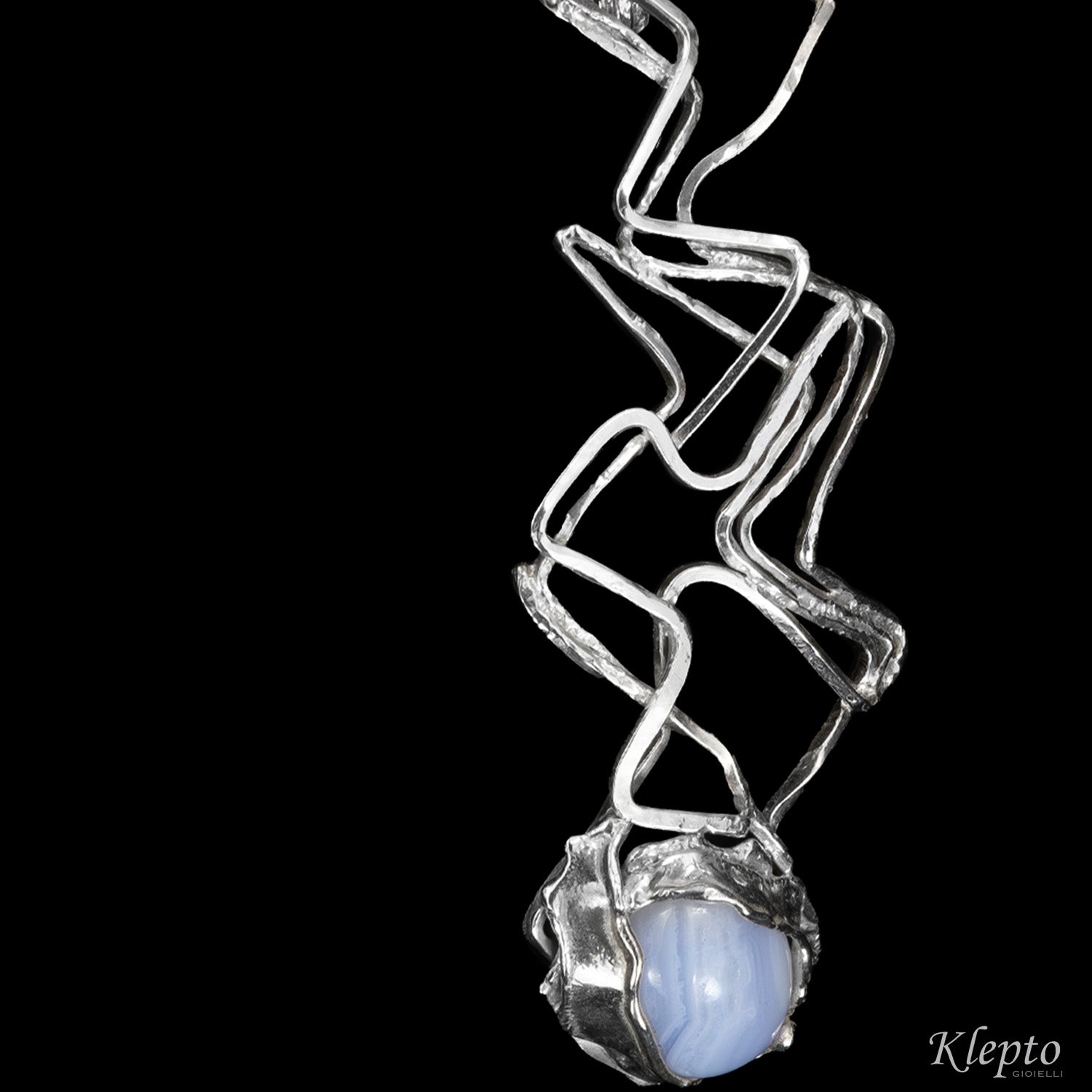 Silnova® Silver pendant flush with chalcedony