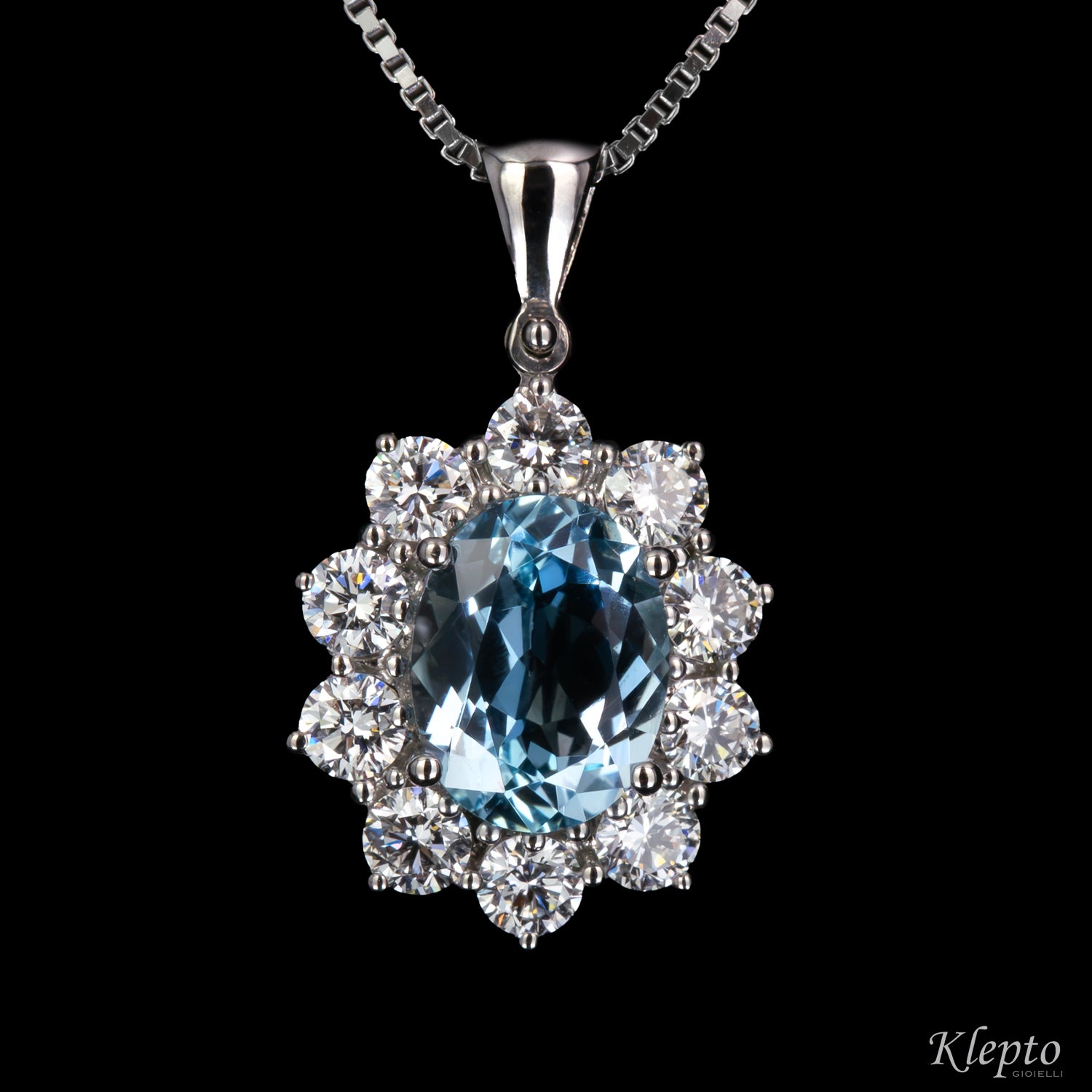 White gold pendant with Aquamarine and diamond surround