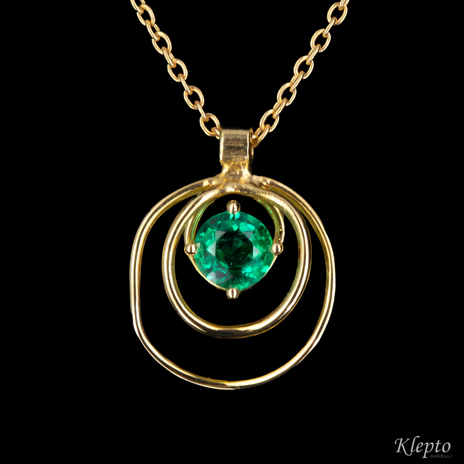 Yellow gold cloud pendant with Emerald