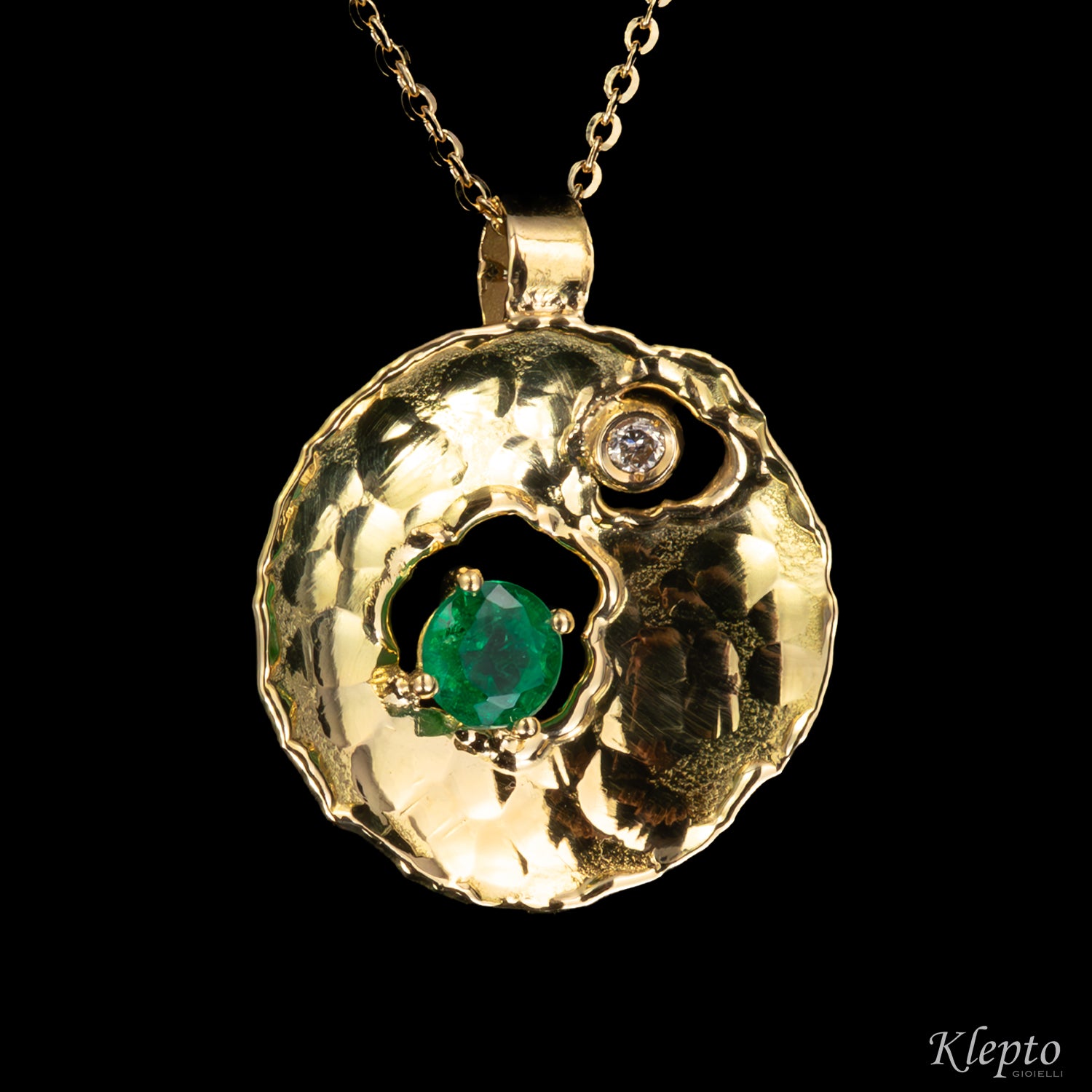 Yellow gold pendant with Emerald and Diamond