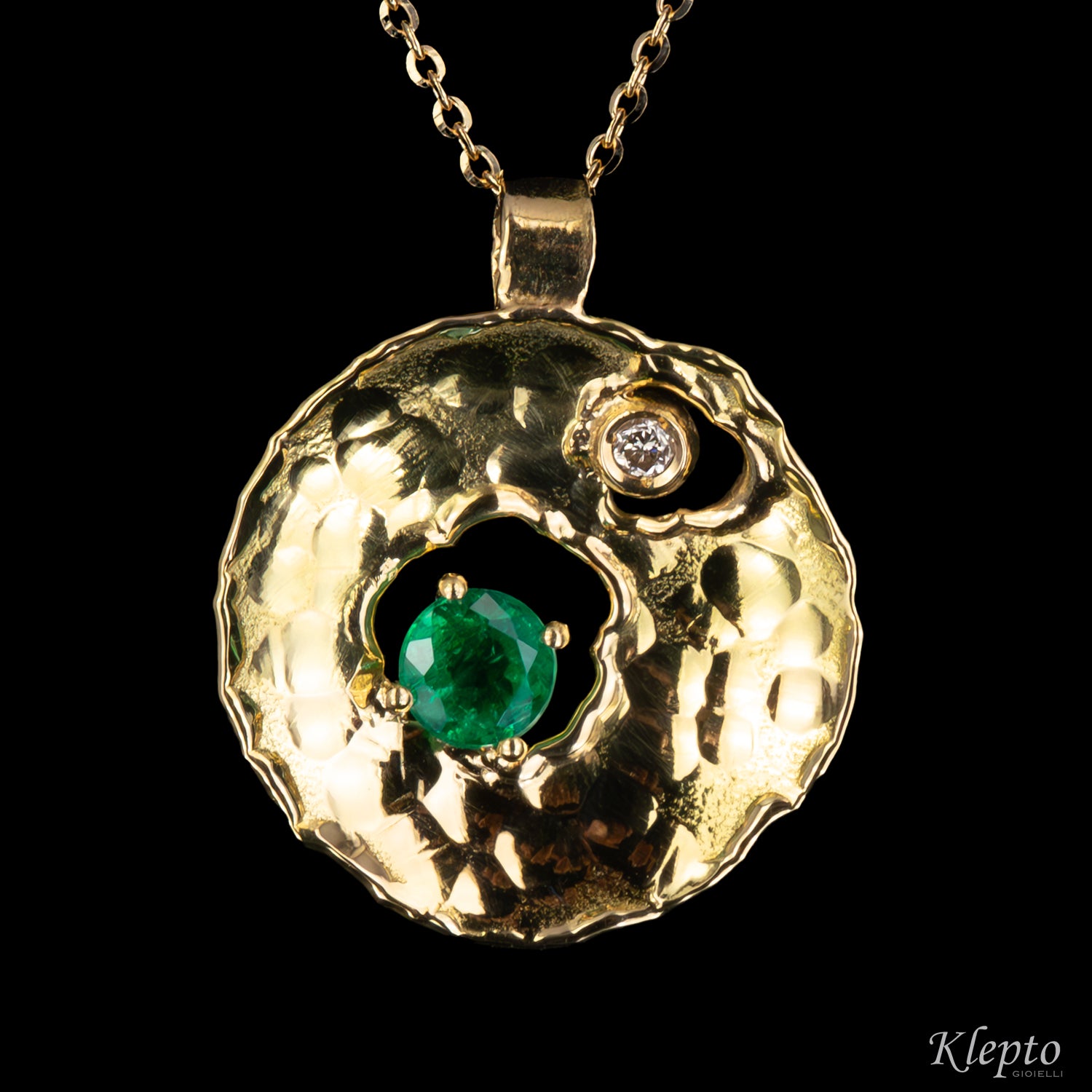 Yellow gold pendant with Emerald and Diamond