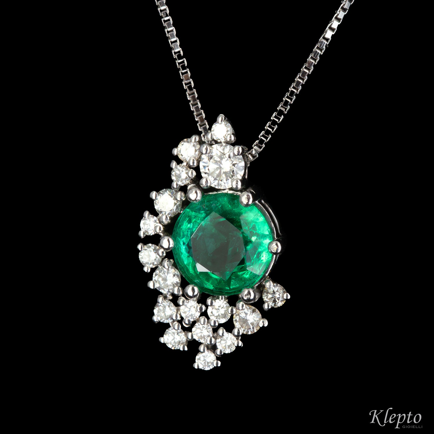 White gold pendant with Emerald and Diamonds