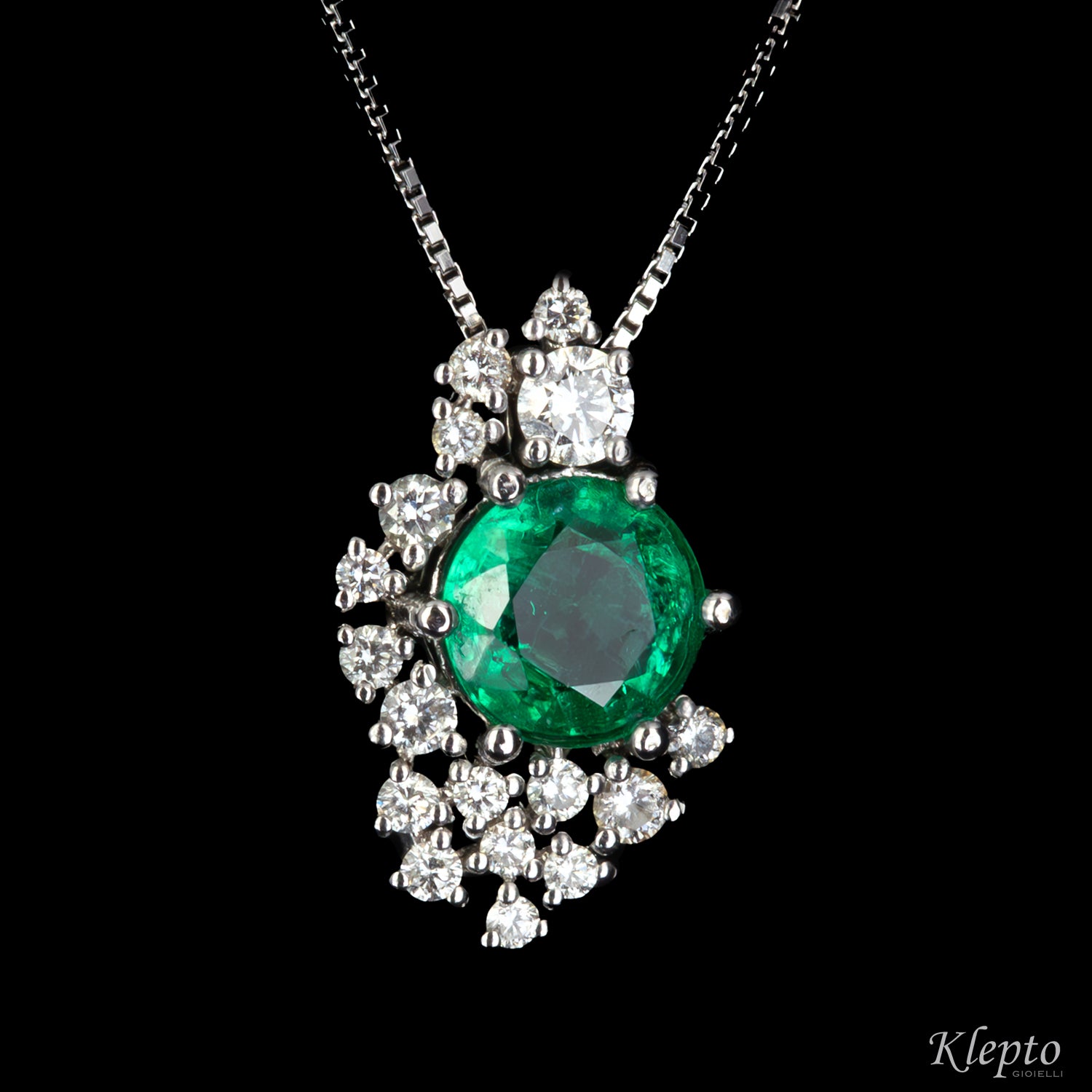 White gold pendant with Emerald and Diamonds