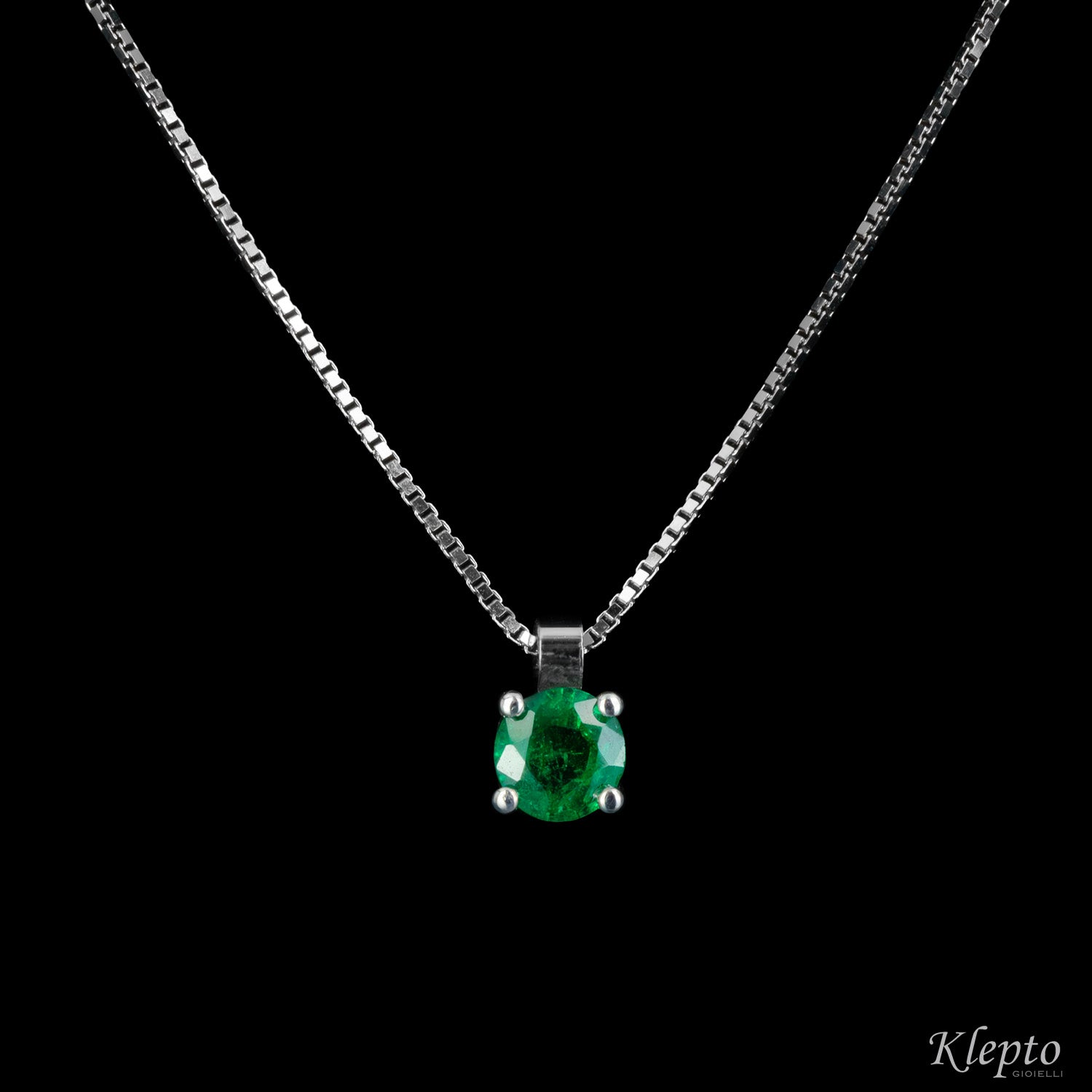 White gold pendant with emerald