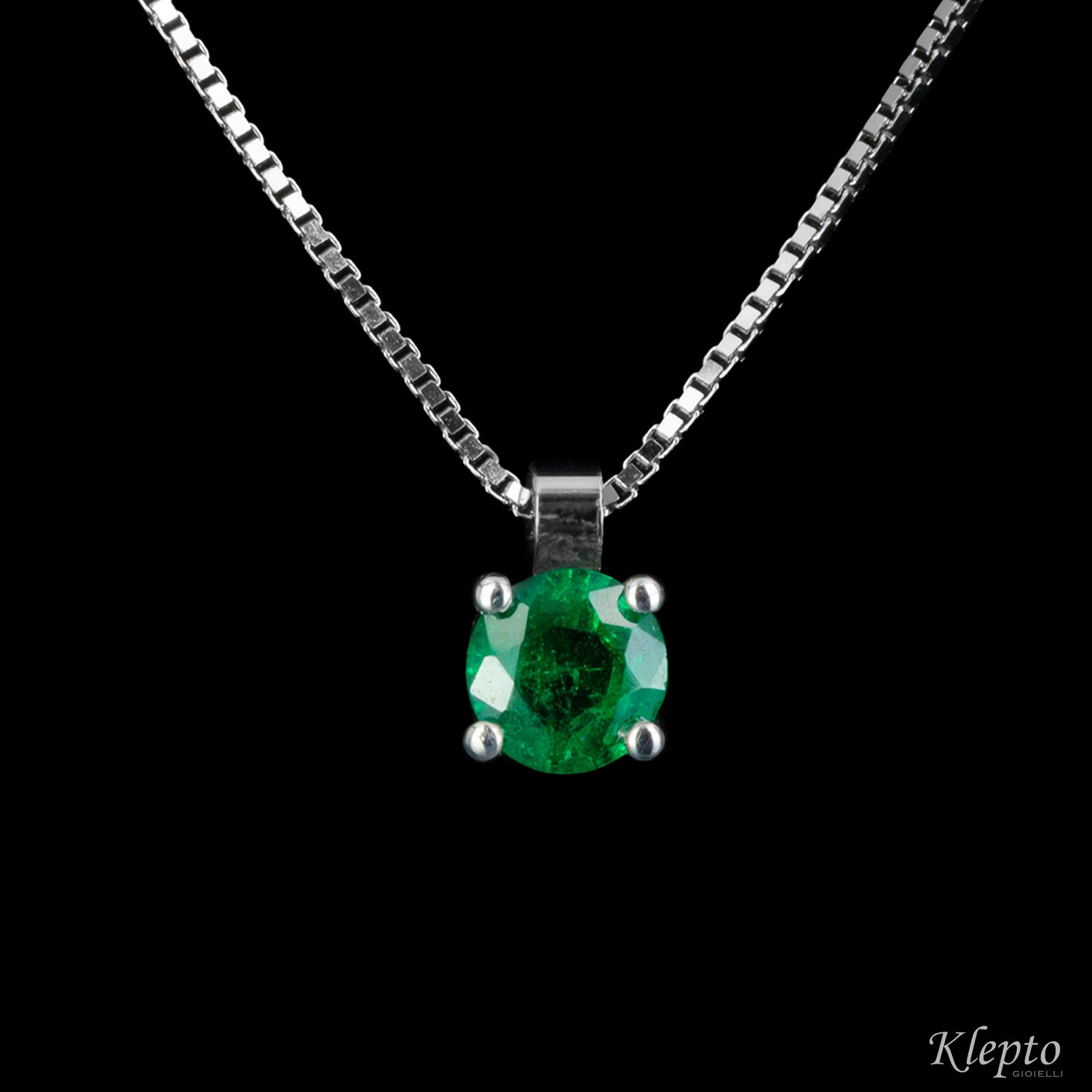 White gold pendant with emerald