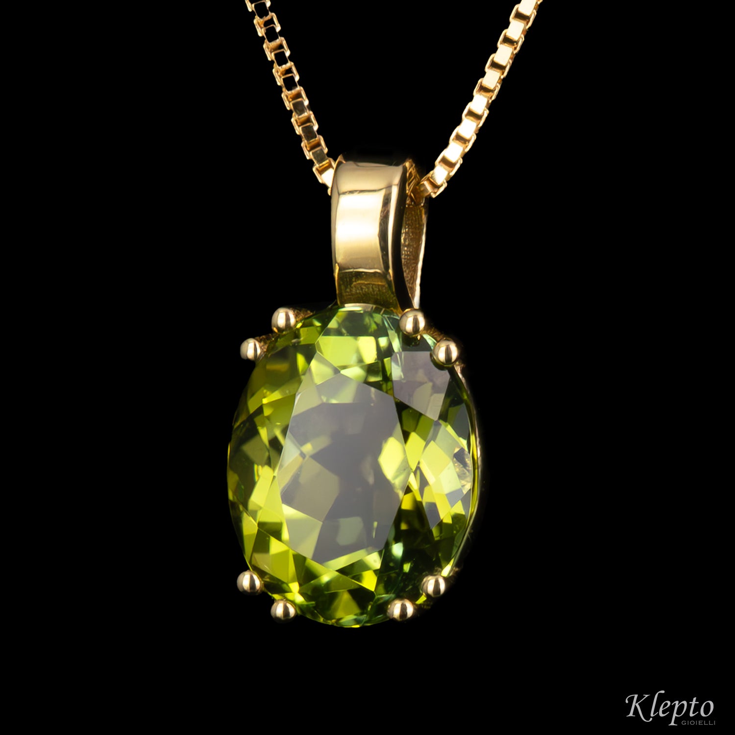 Yellow gold pendant with green tourmaline
