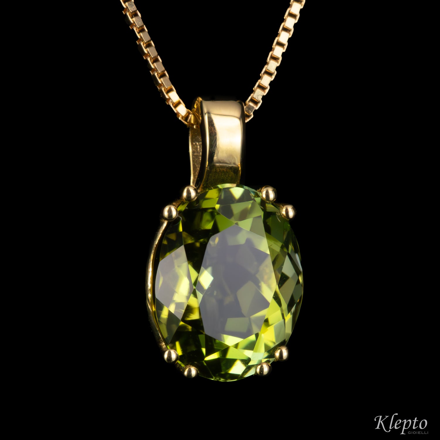 Yellow gold pendant with green tourmaline