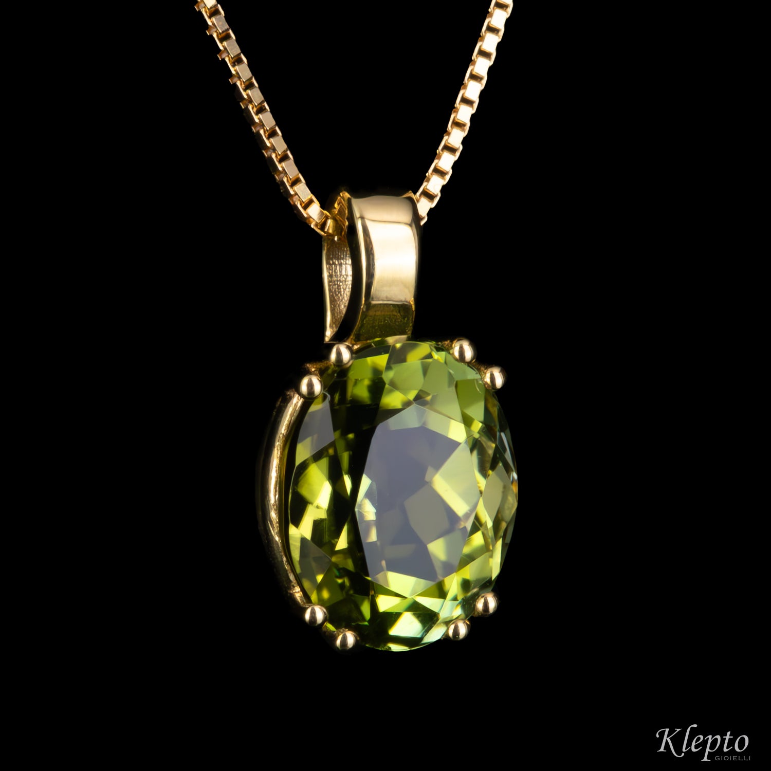 Yellow gold pendant with green tourmaline