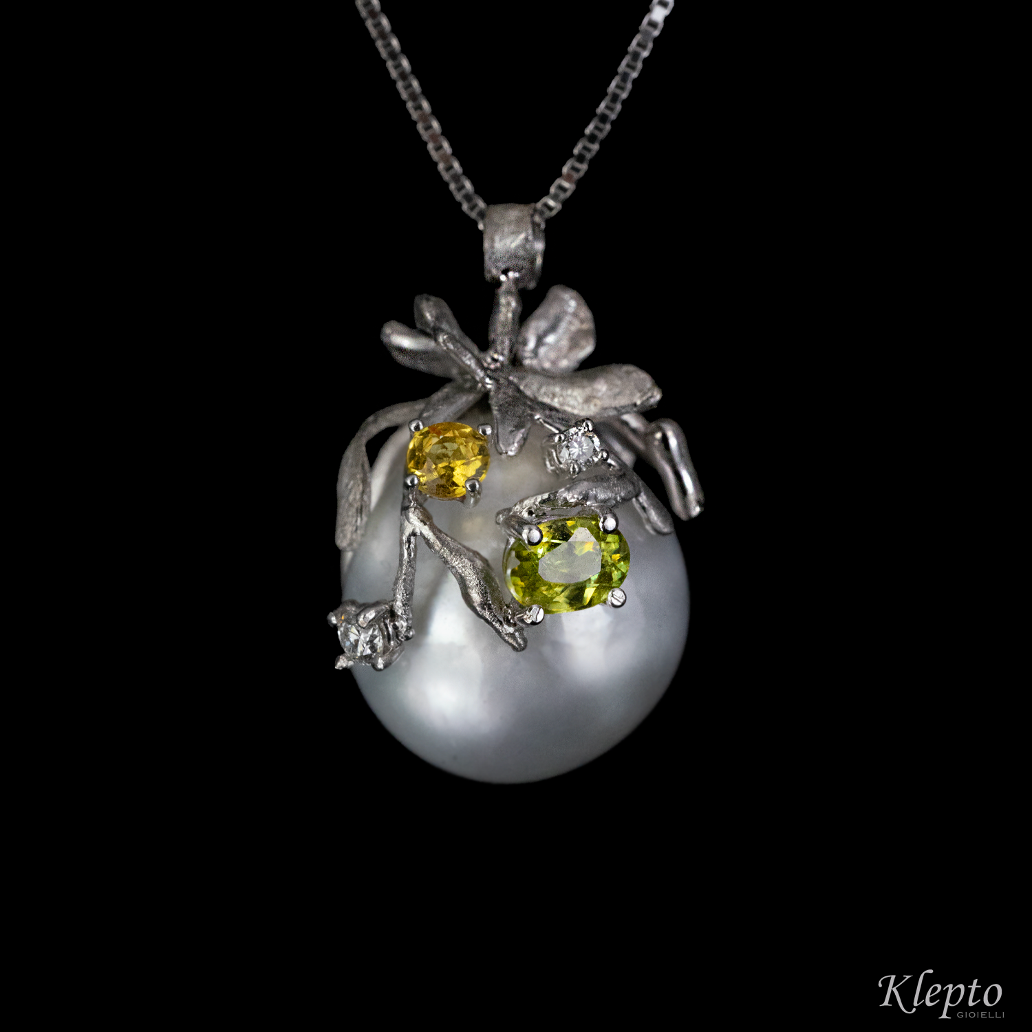 White gold pendant with Australian Pearl, Sphene, Sapphire and Diamonds