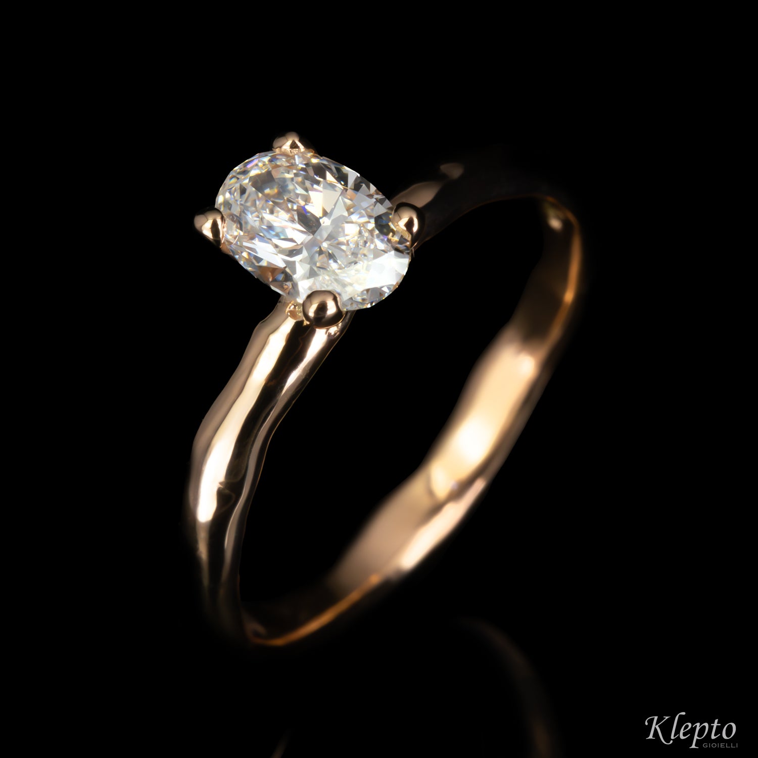 Solitaire Becoming in rose gold