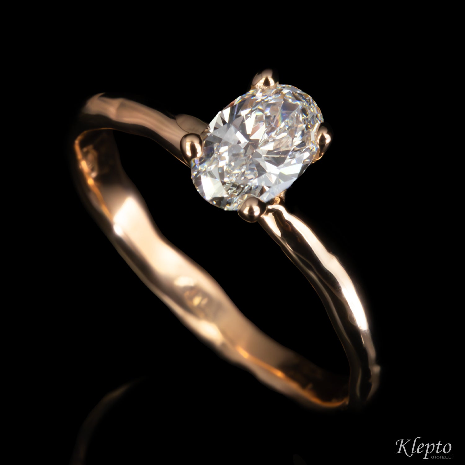 Solitaire Becoming in rose gold