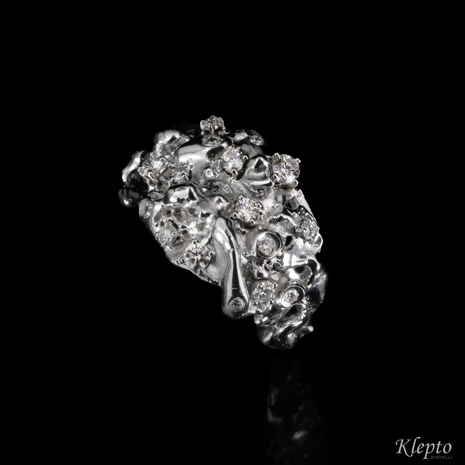 Vulcano white gold ring