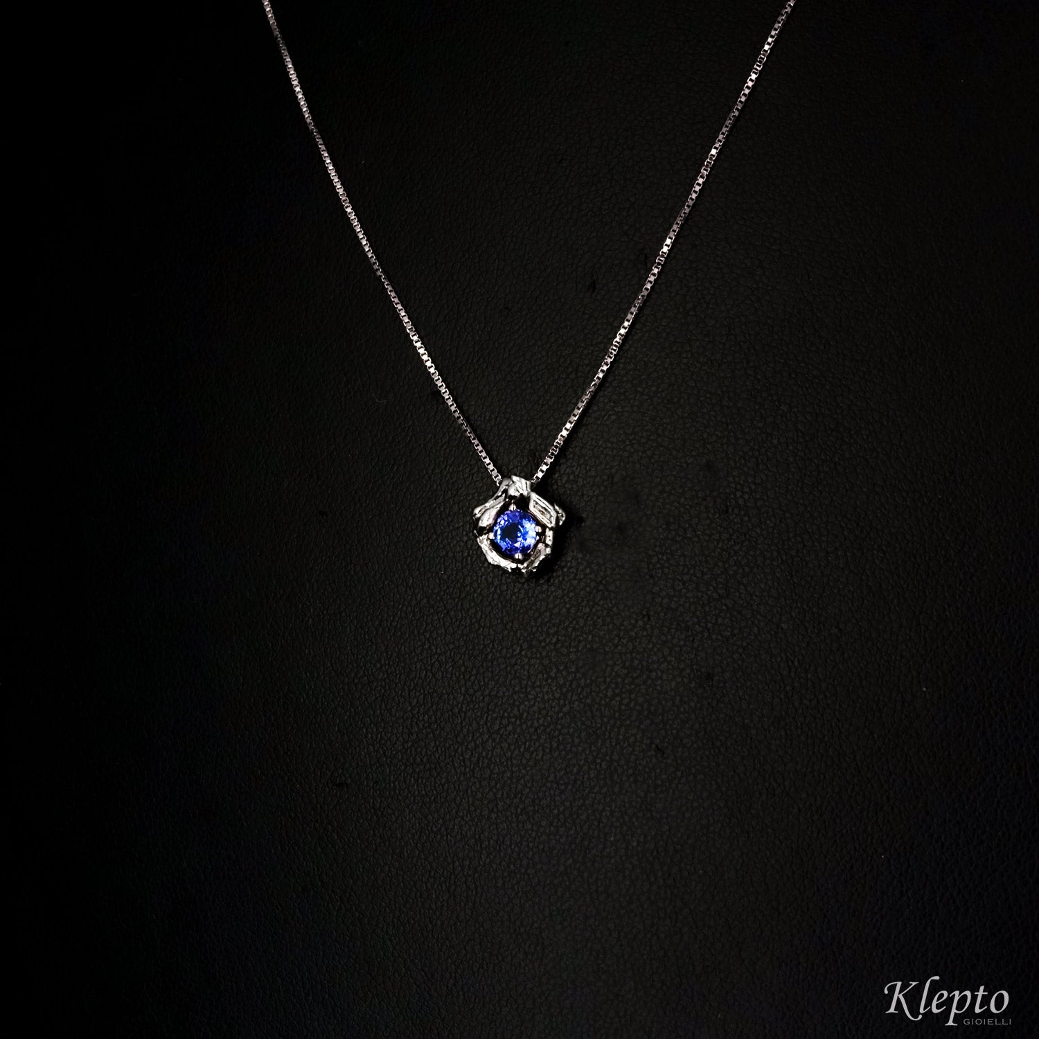Pendant in white gold Pepita with Sapphire
