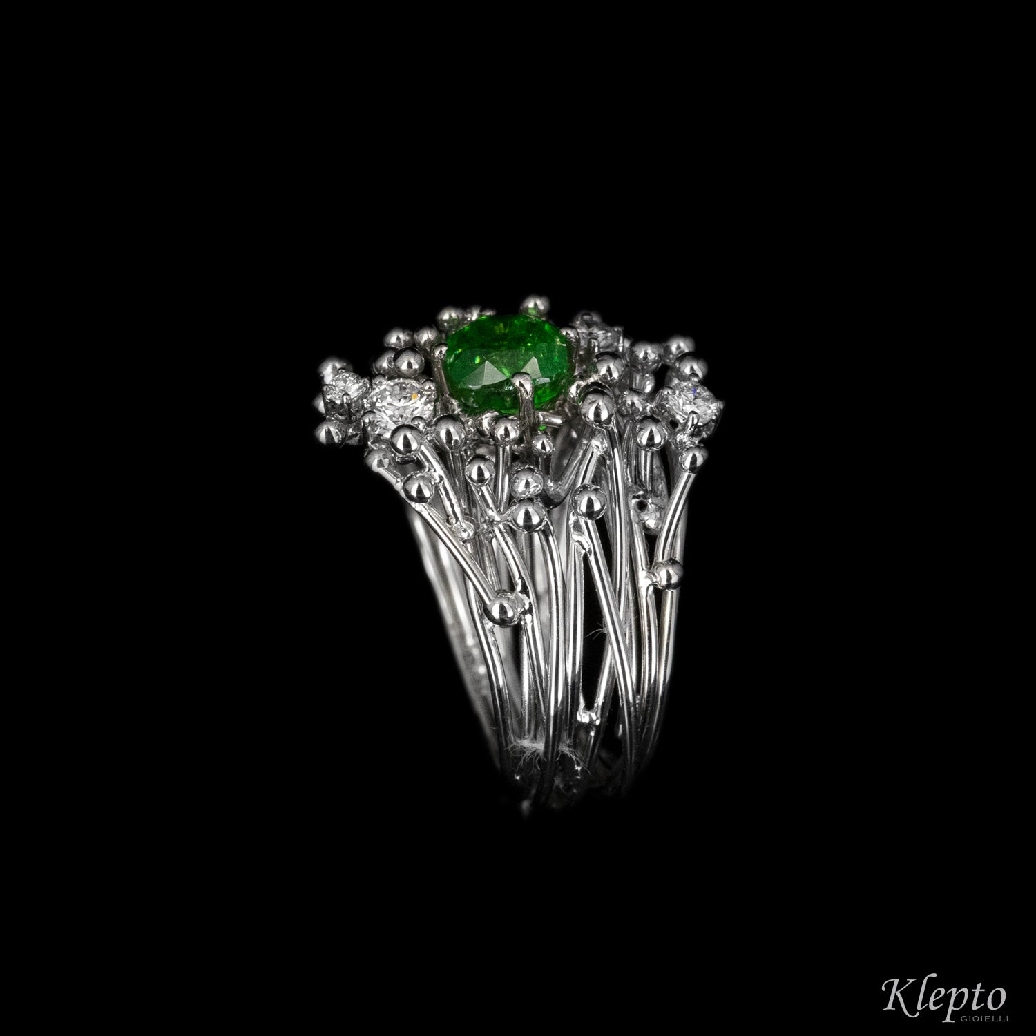White gold ring with Tzavorite and "Bollicine" Diamonds
