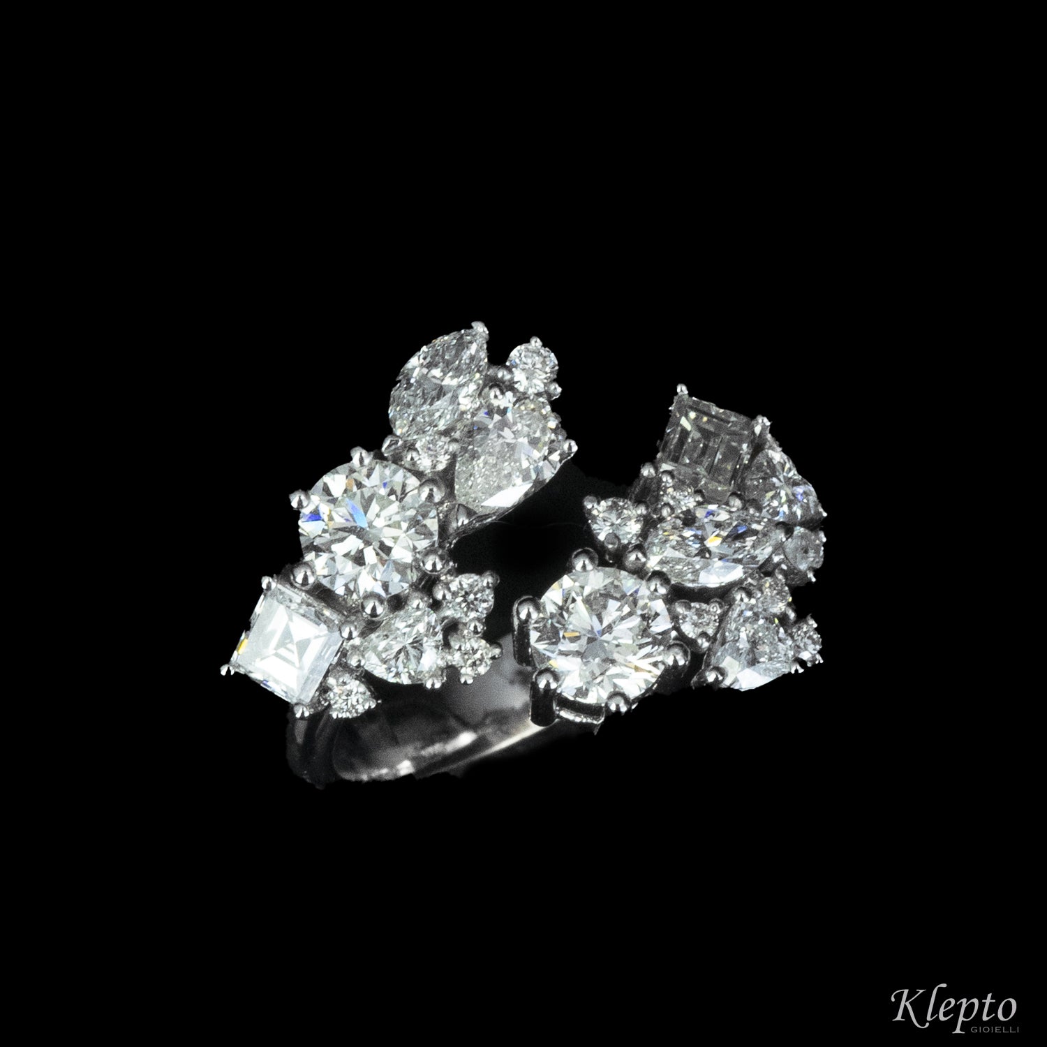 Classic ring by Klepto contrariè in white gold and diamonds