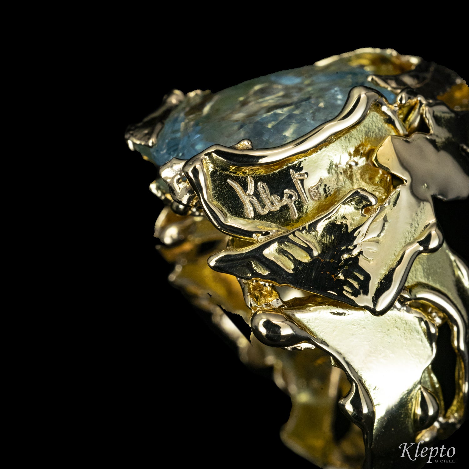 Yellow gold ring with Aquamarine
