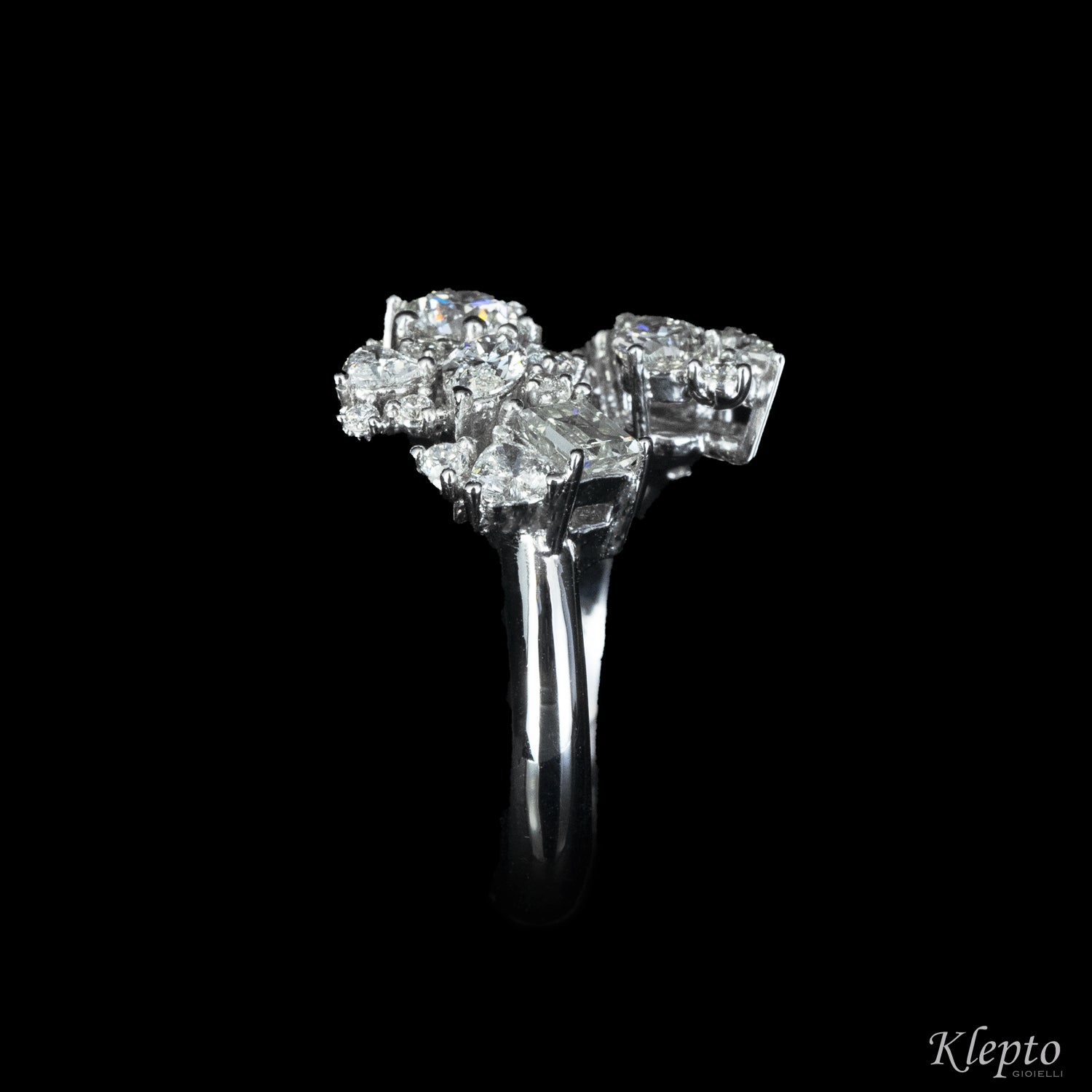 Classic ring by Klepto contrariè in white gold and diamonds