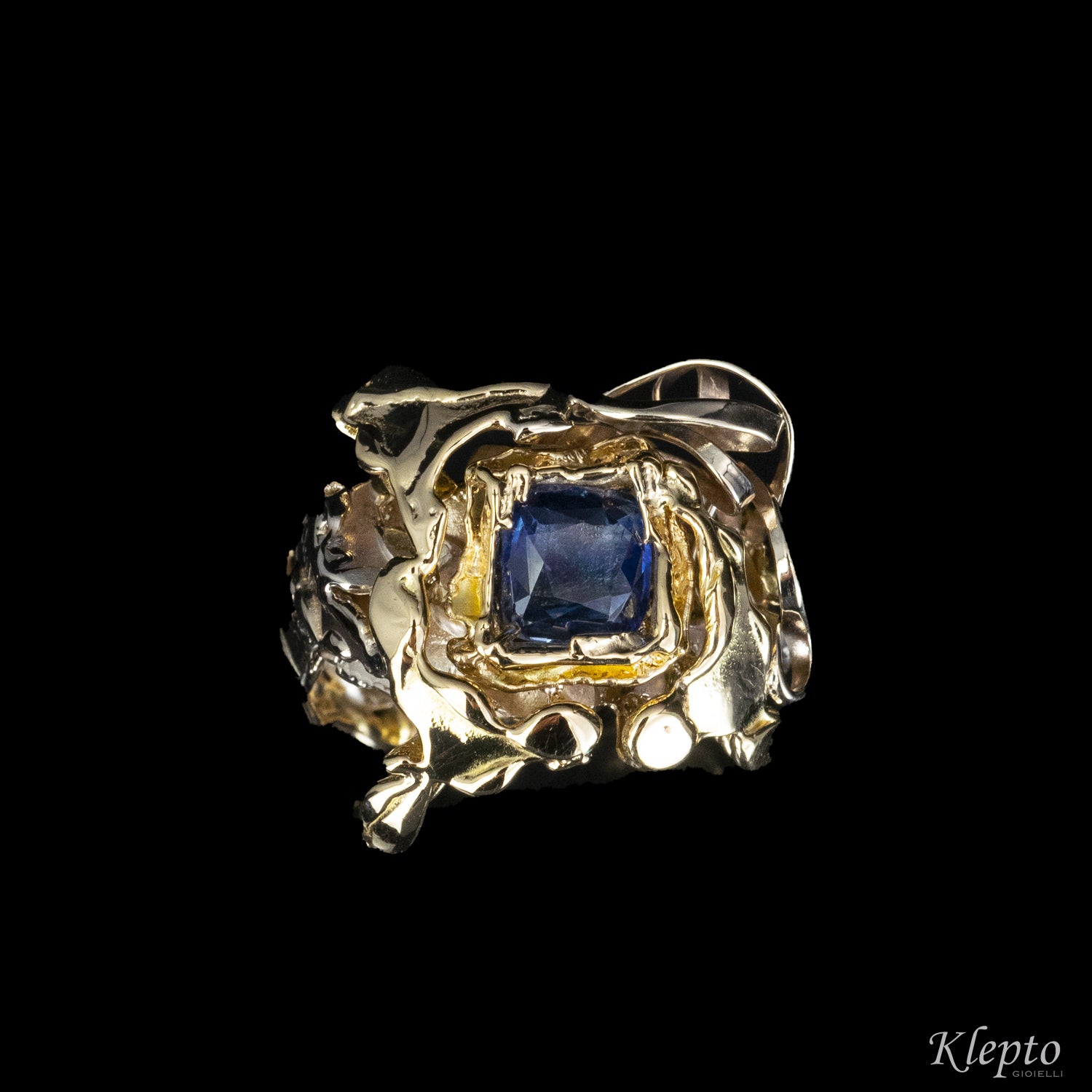 Ring in natural white gold, yellow gold and blue Sapphire