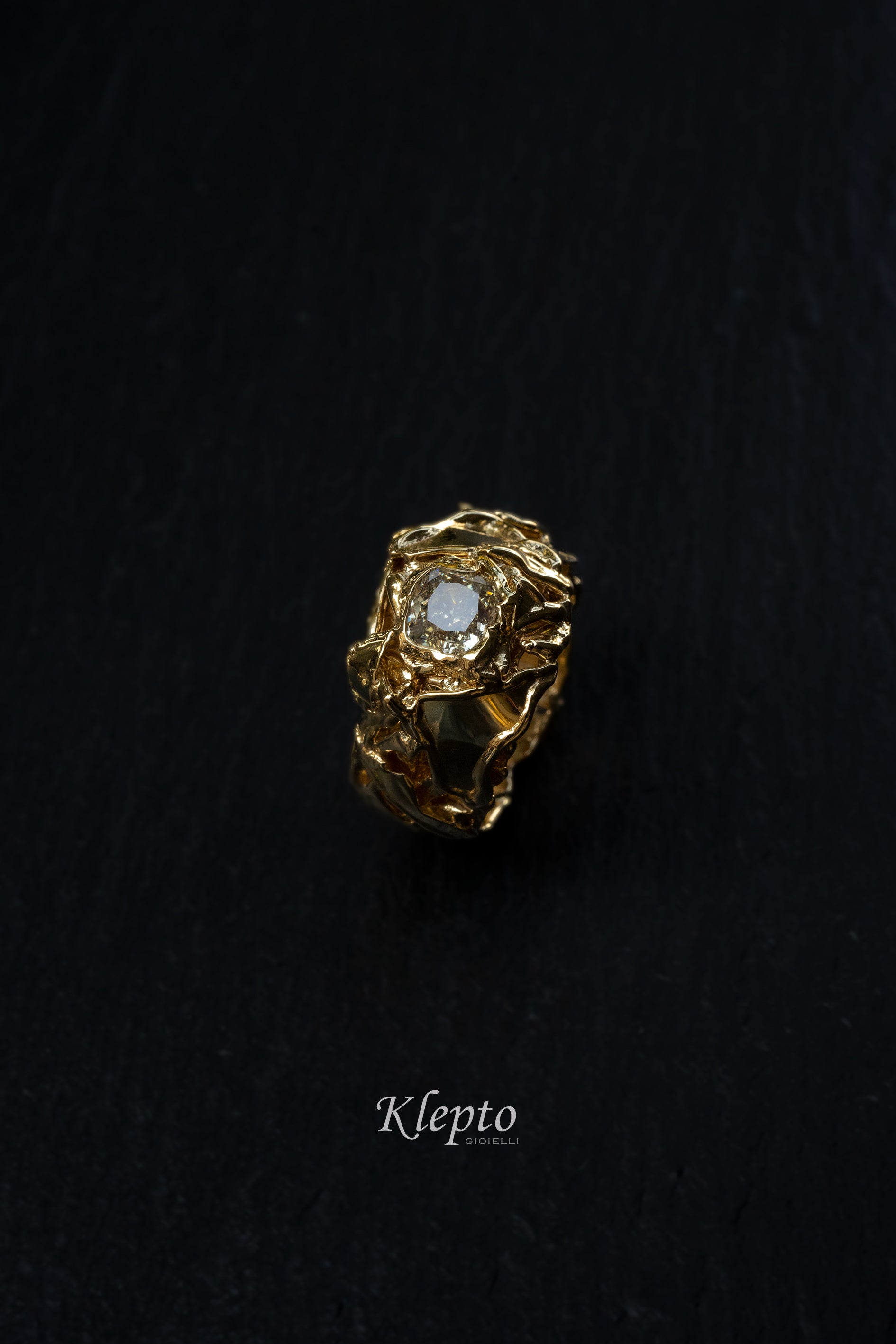 Yellow gold ring with fancy diamond