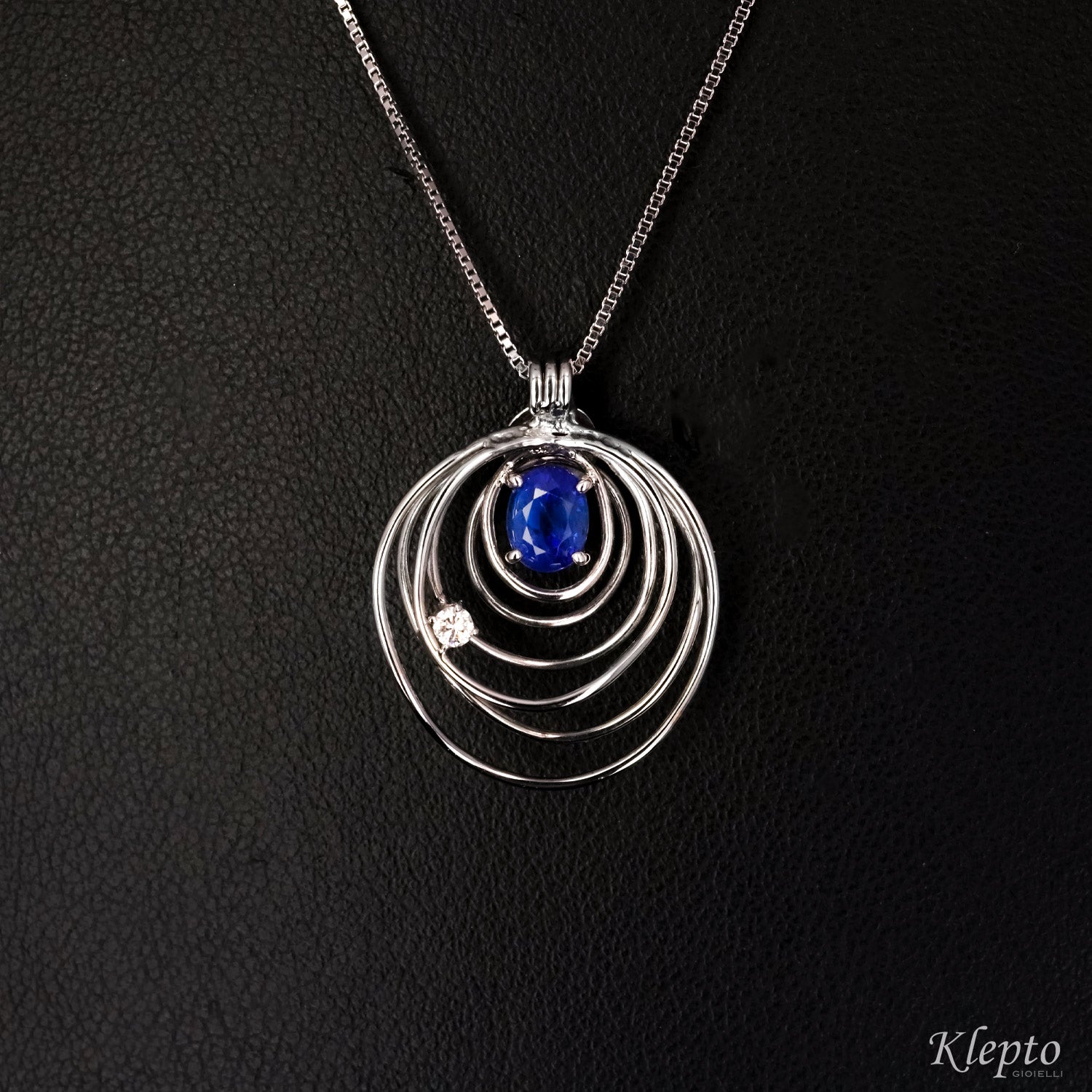 White gold cloud pendant with Sapphire