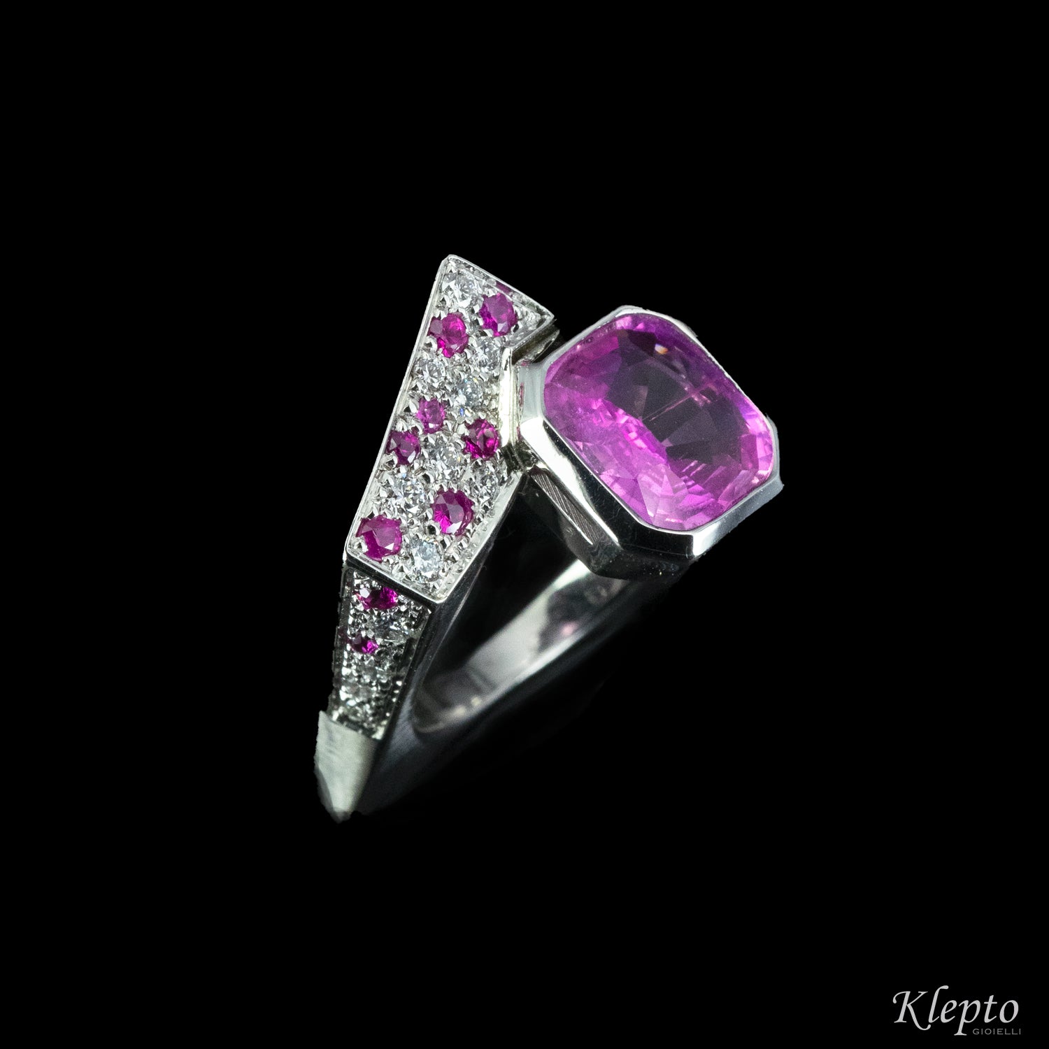 Classic ring by klepto in white gold with Pink Sapphire and Diamonds