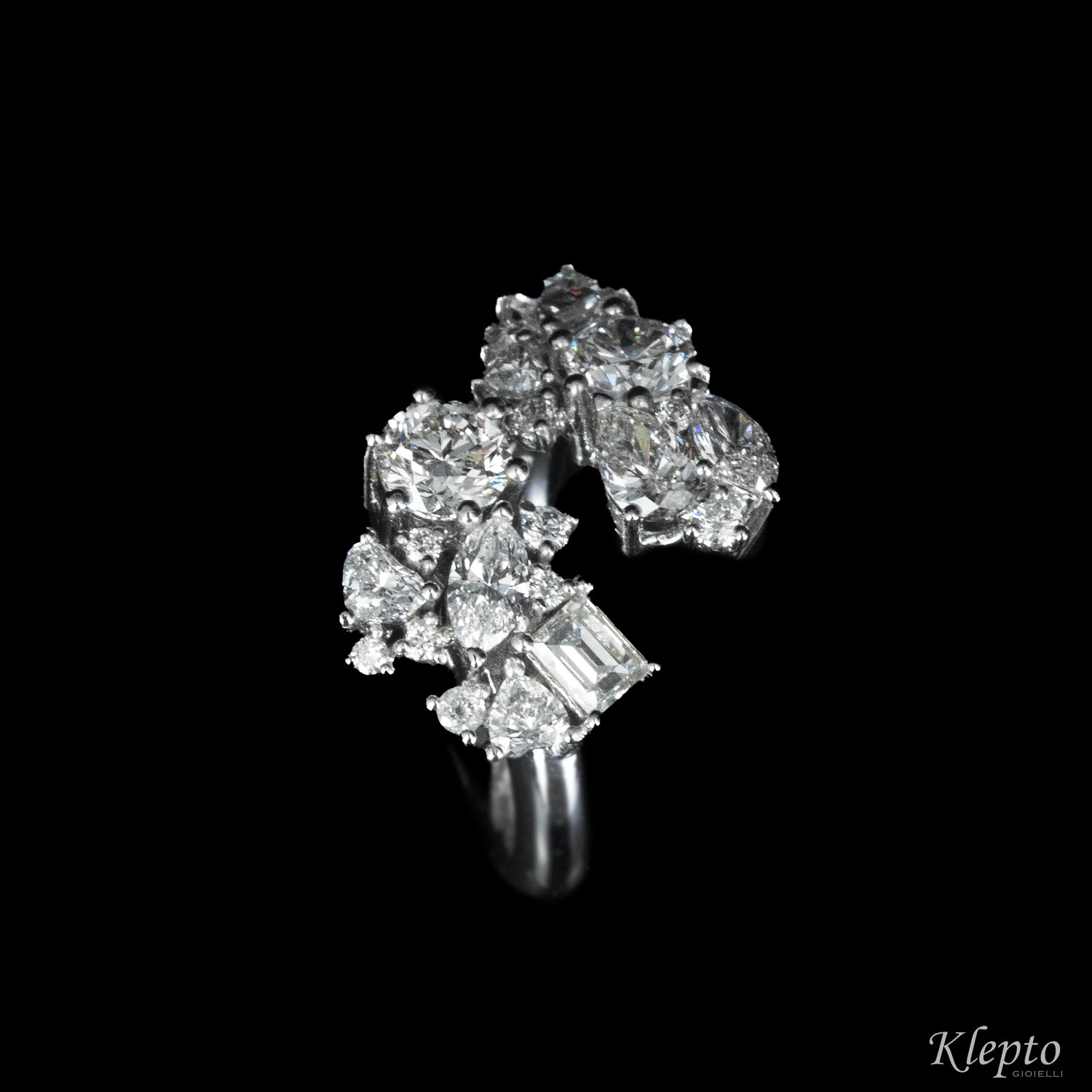 Classic ring by Klepto contrariè in white gold and diamonds