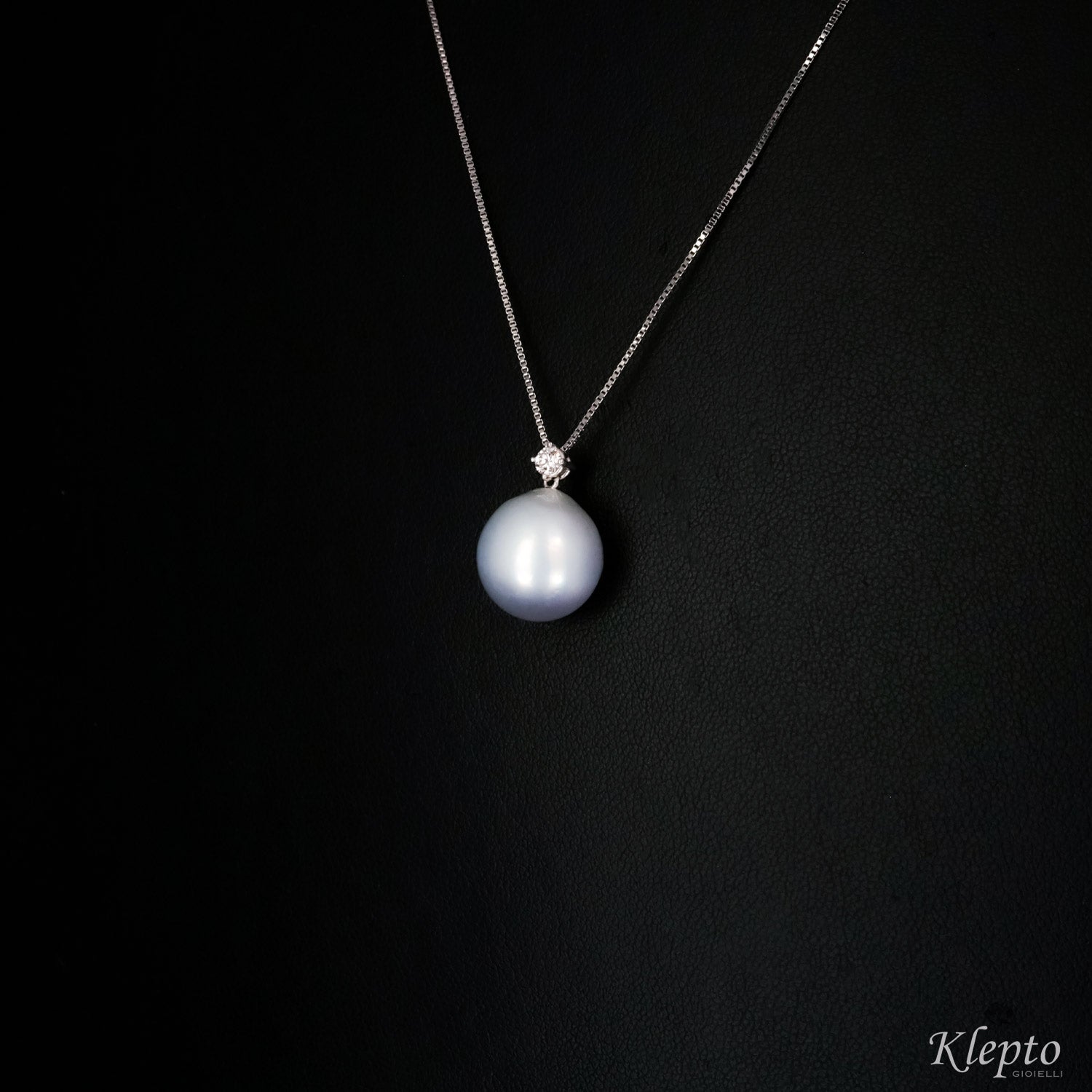 White gold pendant with Australian Pearl and Diamond