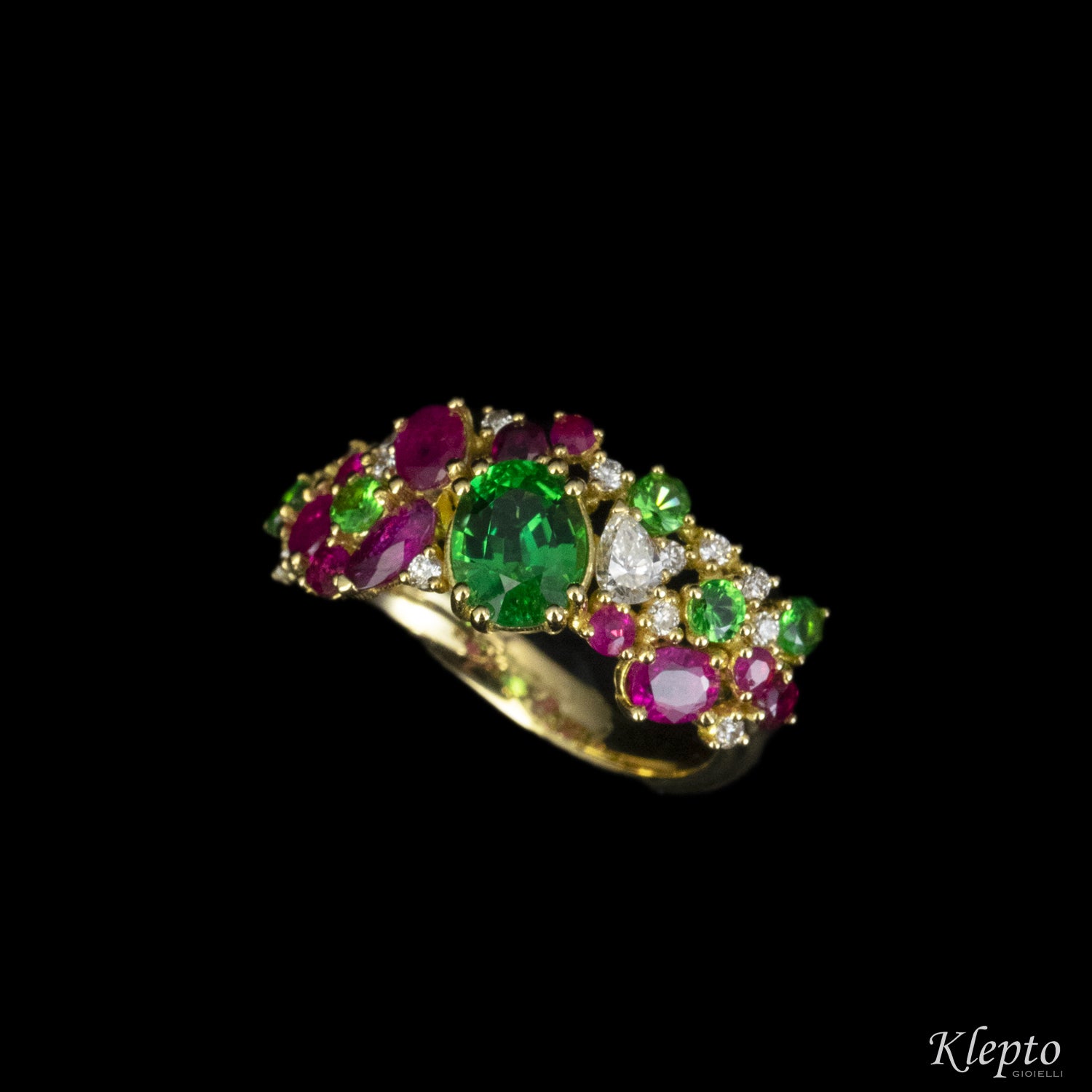 Classic ring in yellow gold with green garnets, rubies and diamonds