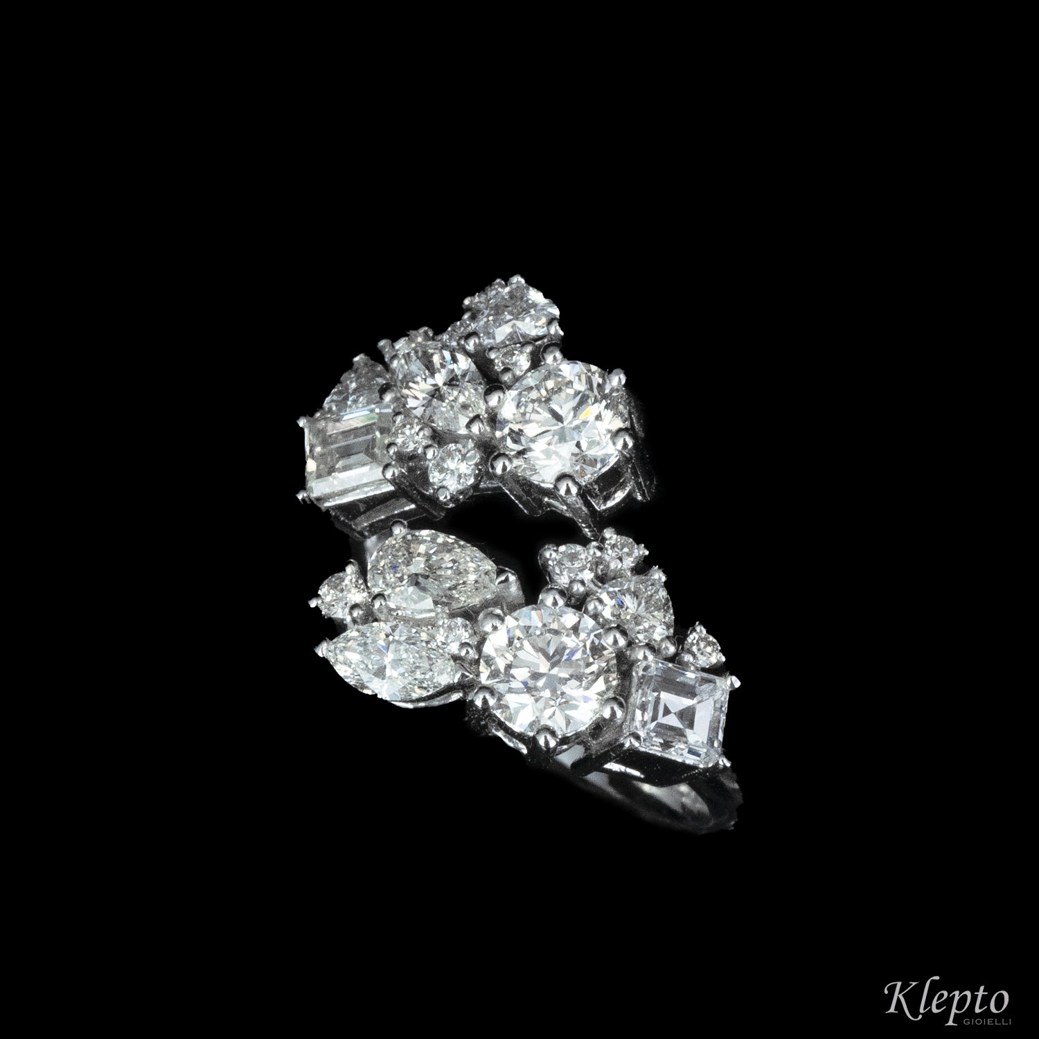 Classic ring by Klepto contrariè in white gold and diamonds