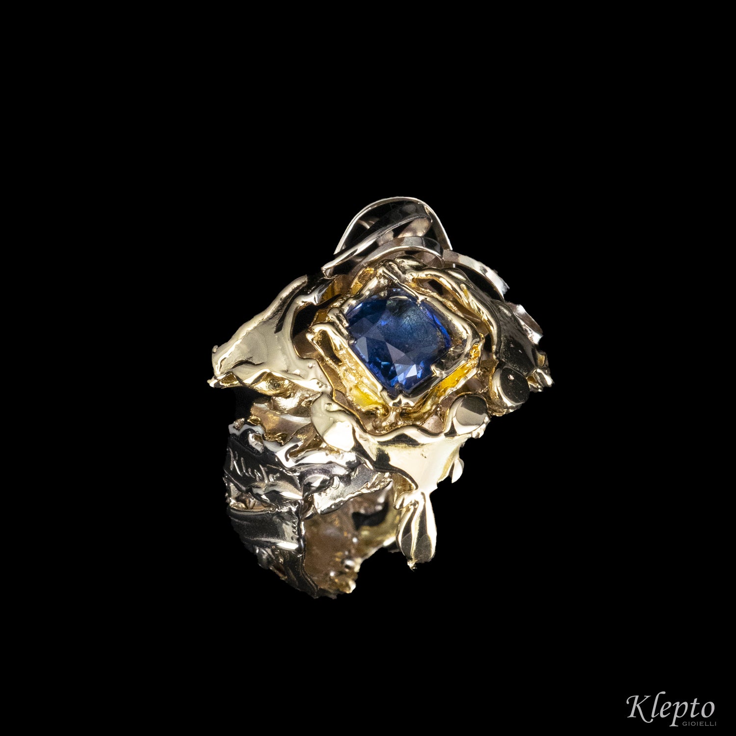 Ring in natural white gold, yellow gold and blue Sapphire