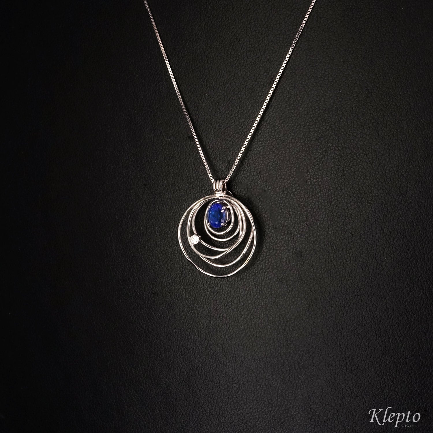 White gold cloud pendant with Sapphire