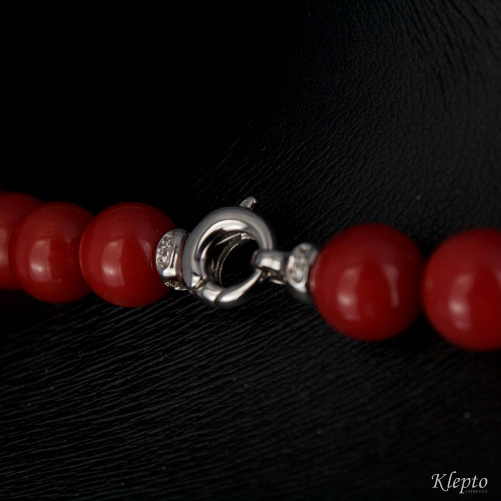 Necklace in white gold, Sardinian coral and diamonds