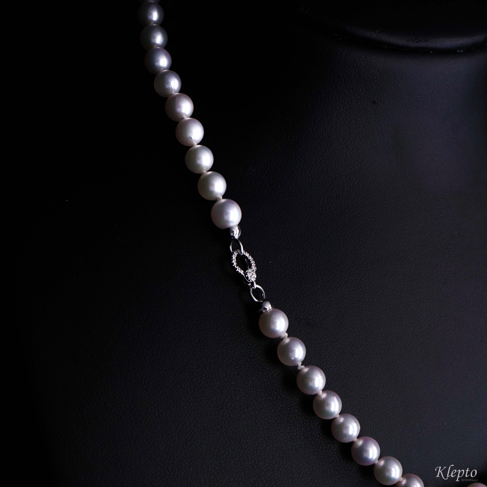 White gold necklace with Japanese Pearls and Diamonds