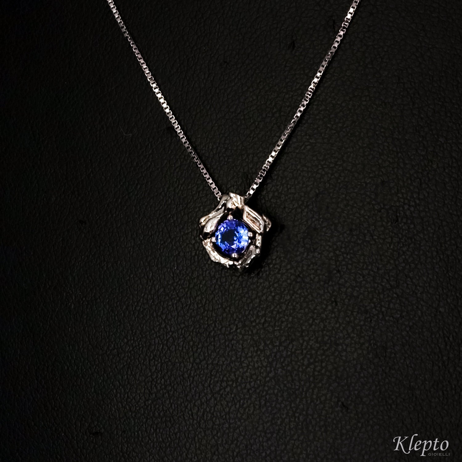 Pendant in white gold Pepita with Sapphire