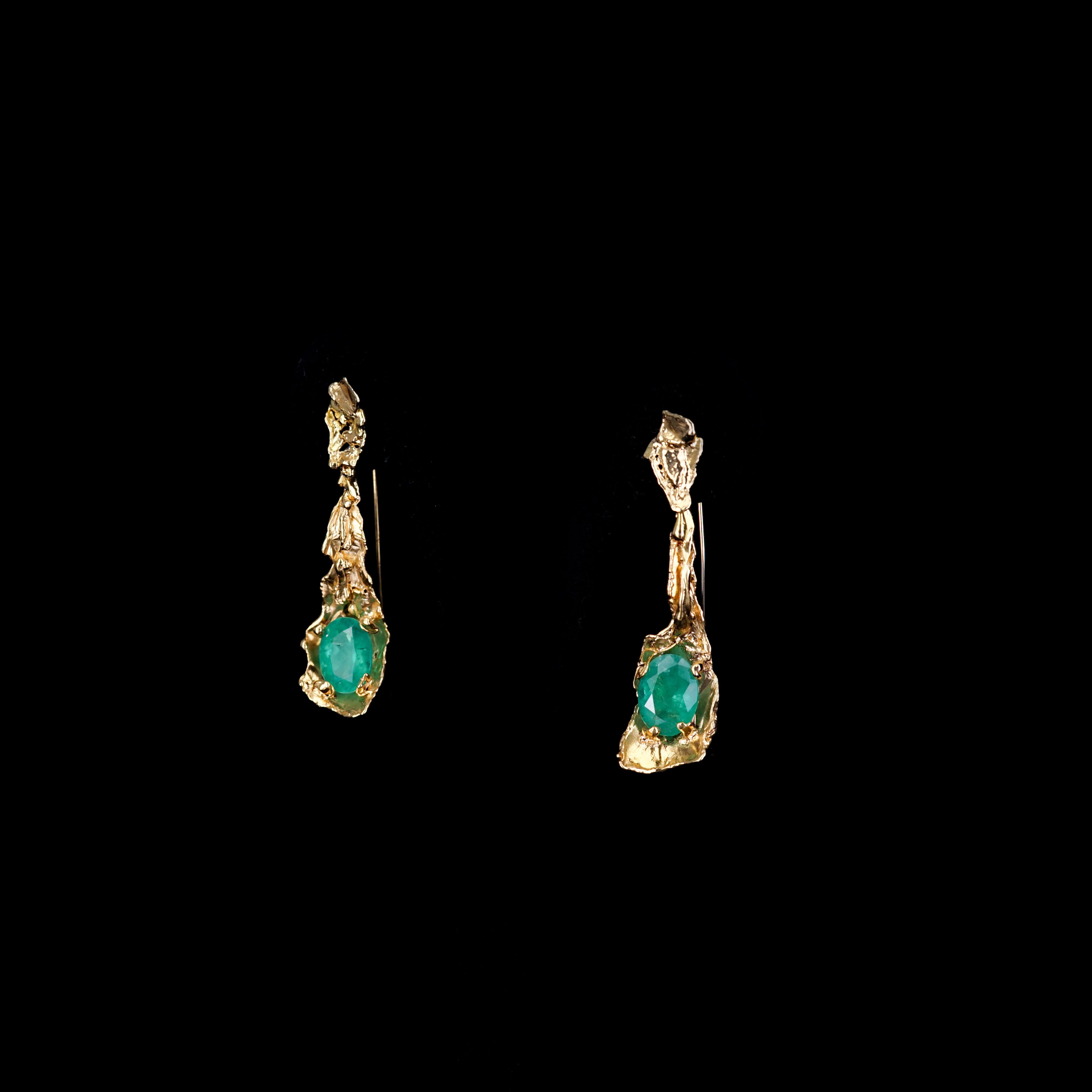 Flame-fused yellow gold earrings with Emeralds