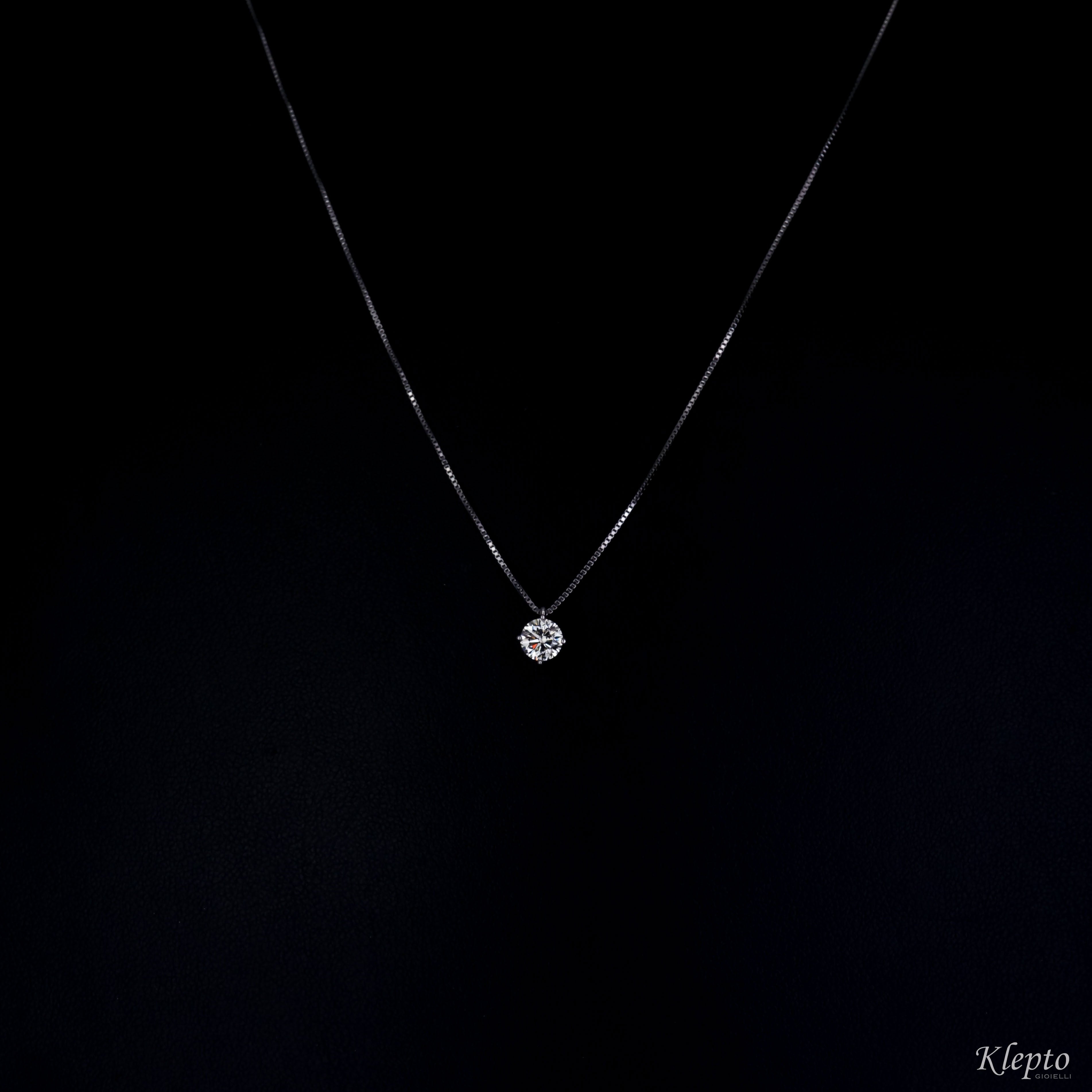 White gold pendant with light point with diamond