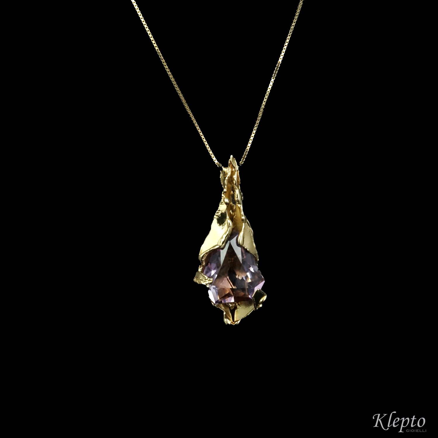Yellow gold pendant with Amethyst