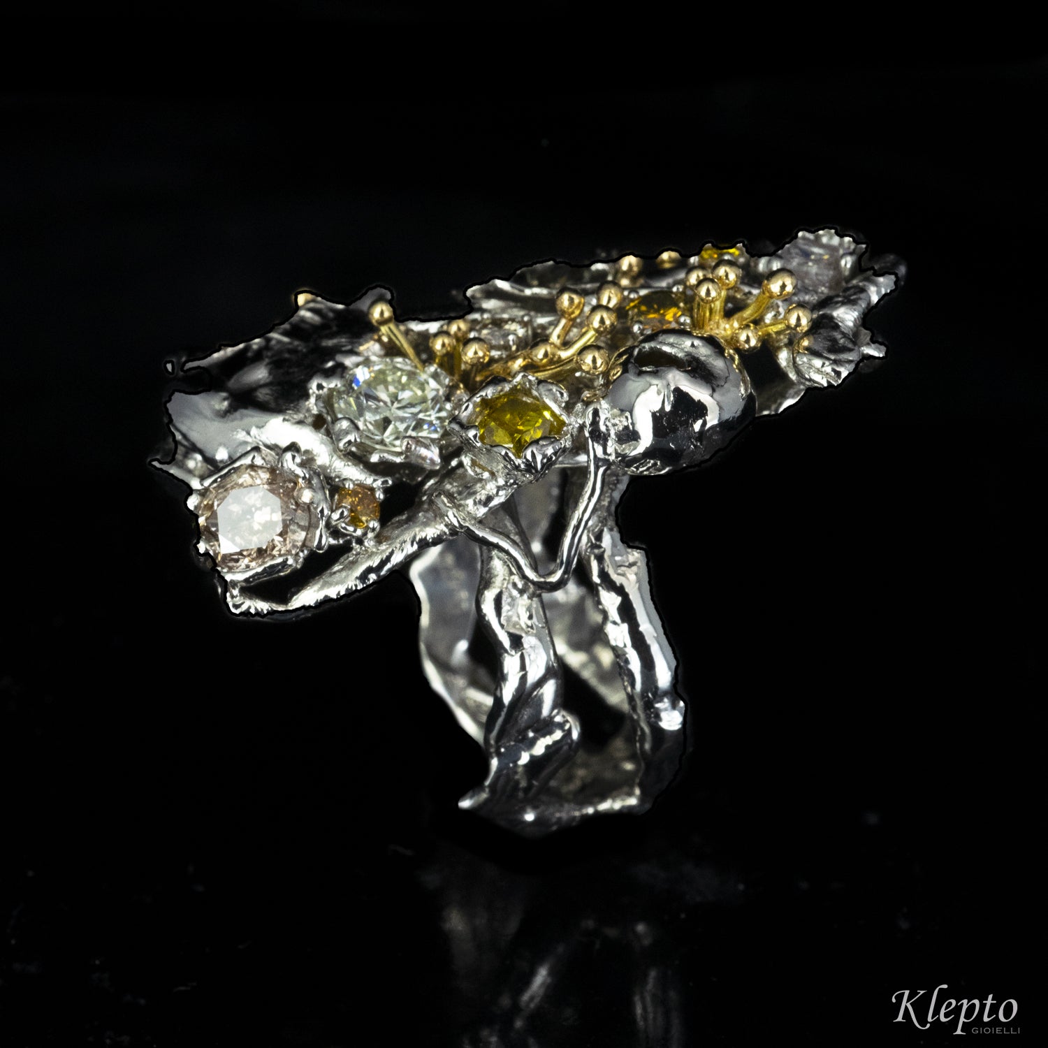 Ring in white and yellow gold "Barrier Coral" with Diamonds