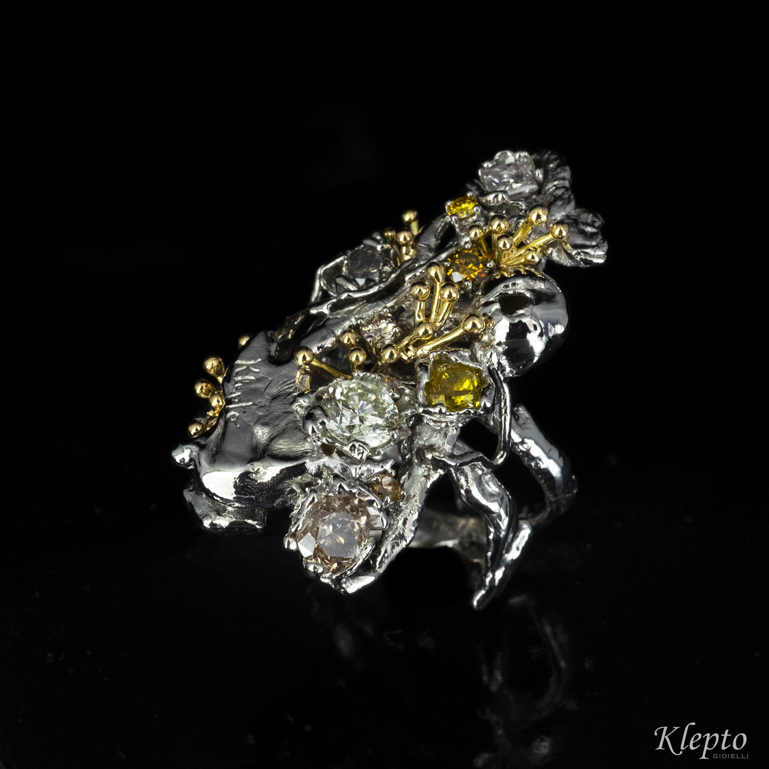 Ring in white and yellow gold "Barrier Coral" with Diamonds